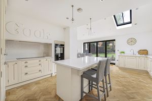 Kitchen Diner angle 1- click for photo gallery